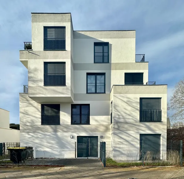 Neuwertige 3- Zimmer- Wohnung mit EBK und Terrasse im grünen Pankow — photo 1
